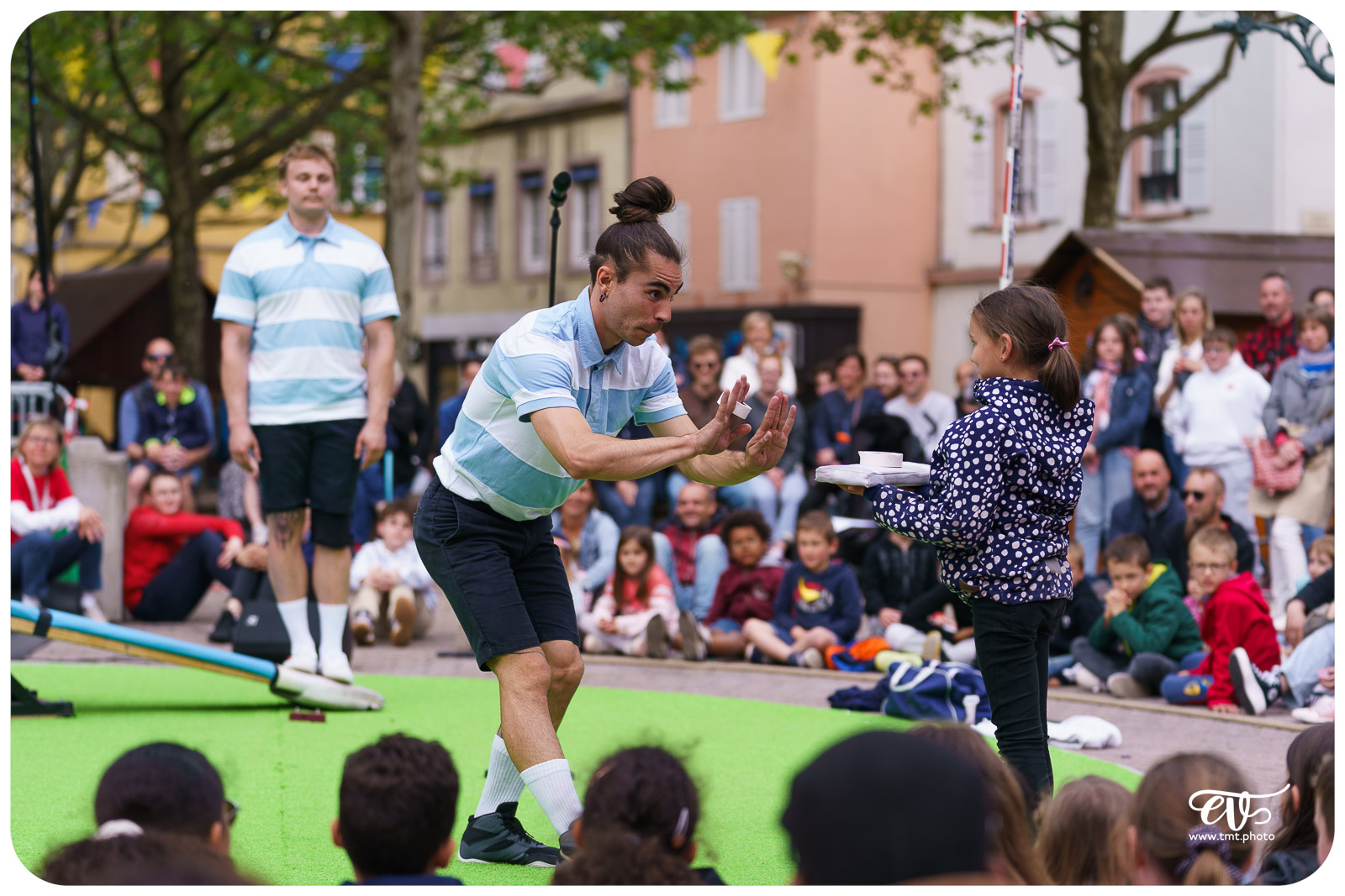 LEAGUE AND LEGEND (15FEET6)